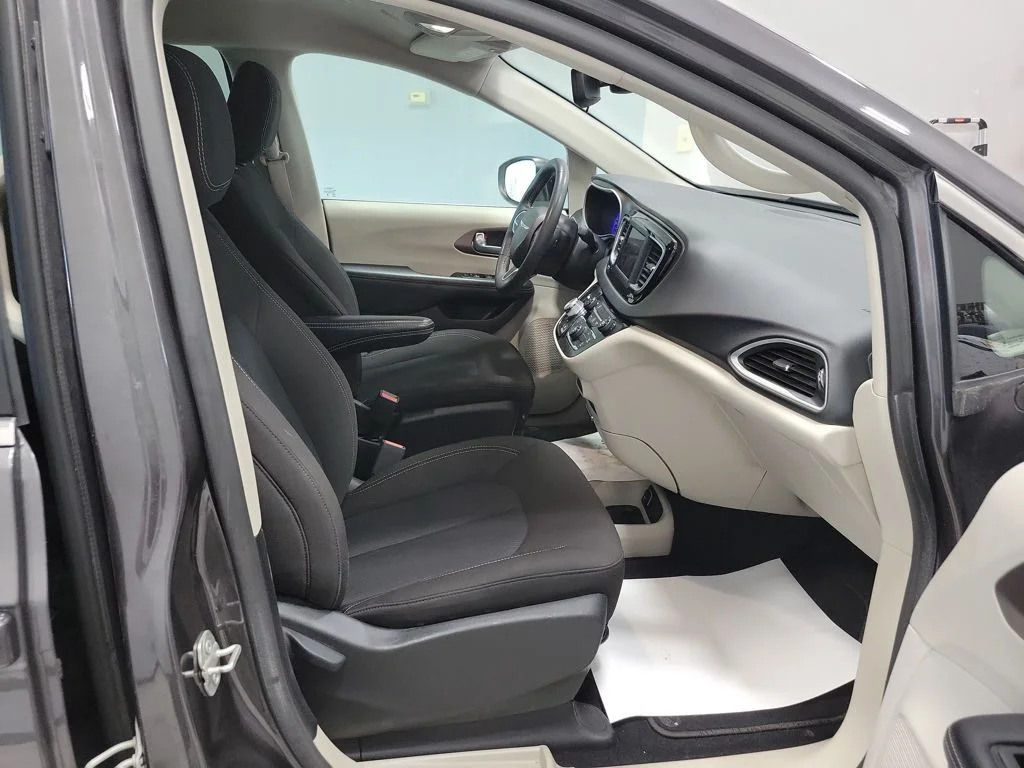 Certified Used 2023 Gray Chrysler LX image 24