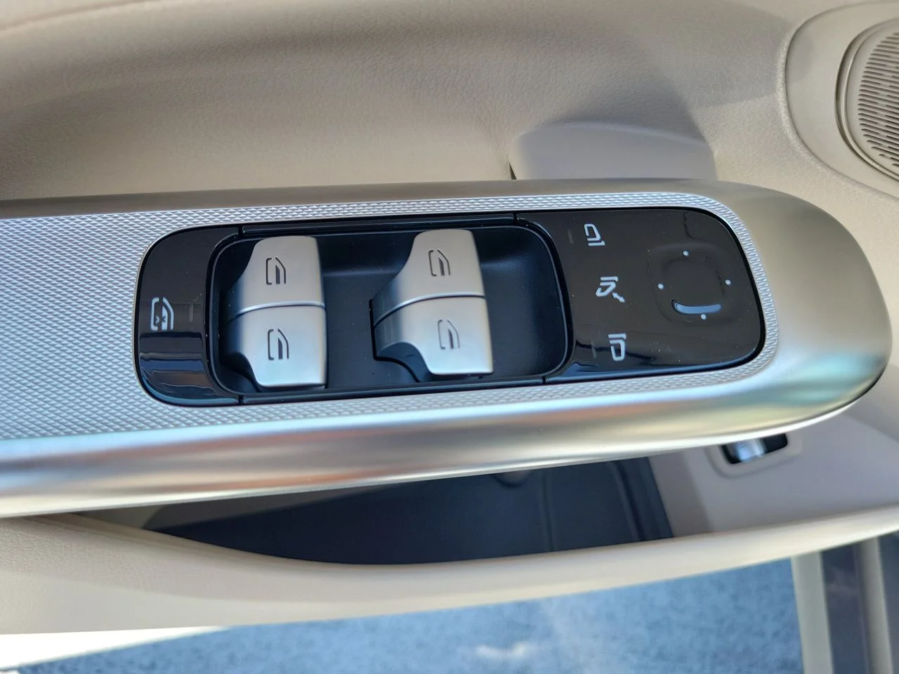 New 2026 Cirrus Silver Metallic Mercedes-Benz GLC 300 image 18