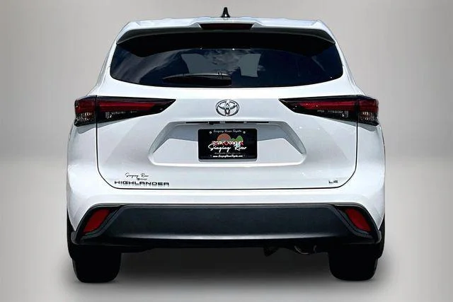 Certified Used 2024 WIND CHILL PEARL Toyota  image 6