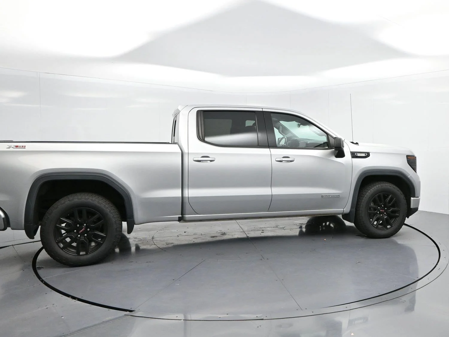Used 2022 Quicksilver Metallic GMC Elevation image 8