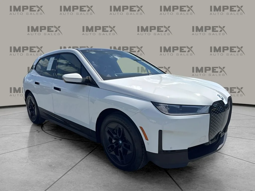 Used 2023 White BMW xDrive50 image 7