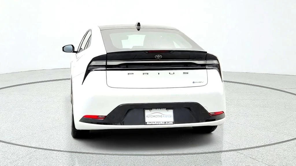 Used 2025 Wind Chill Pearl Toyota XSE Premium w/ Advanced Tech Pkg & Solar Roof image 6