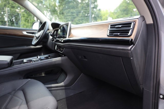 Used 2024  Volkswagen 2.0T SE w/Technology image 35