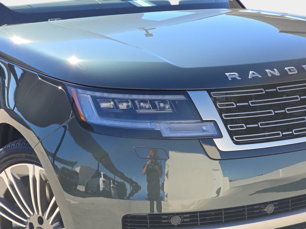 New 2027 Belgravia Green Land Rover SE LWB image 33