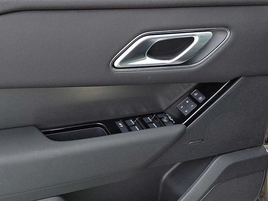 Certified Used 2026  Land Rover S image 14