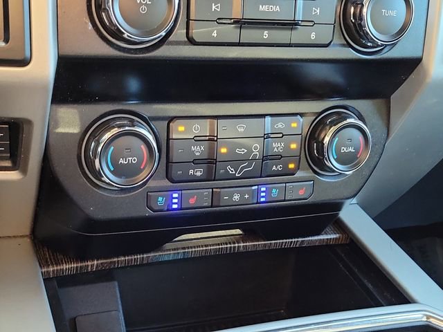 Used 2020 White Ford Lariat image 29