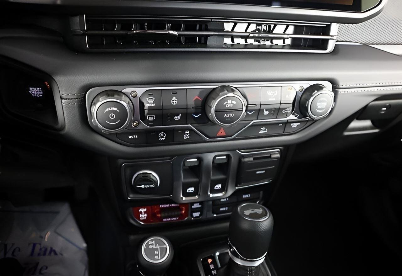 2025 Jeep Wrangler 2-Door Rubicon - Photo 12