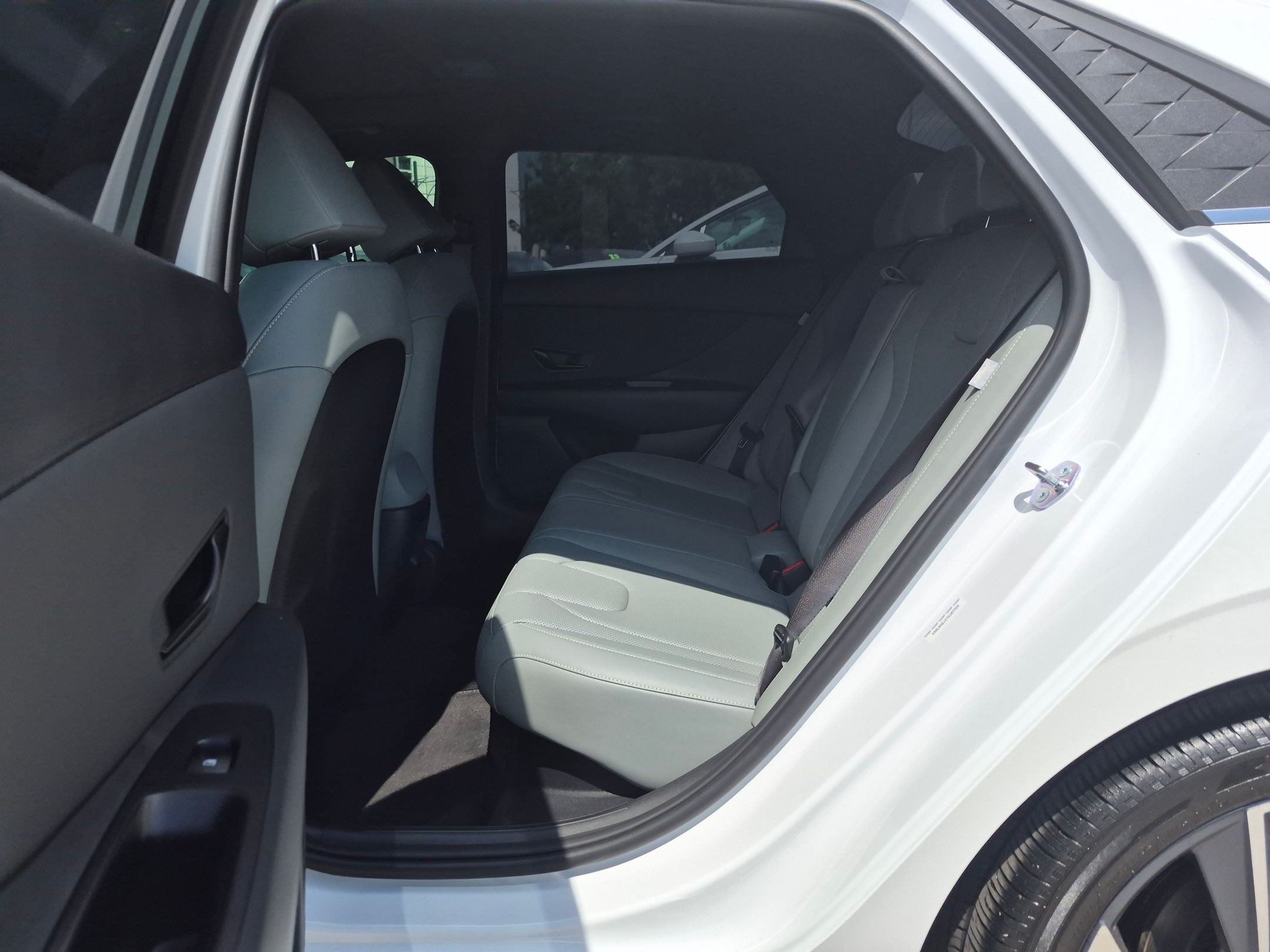 2026 Hyundai Elantra Limited - Photo 27