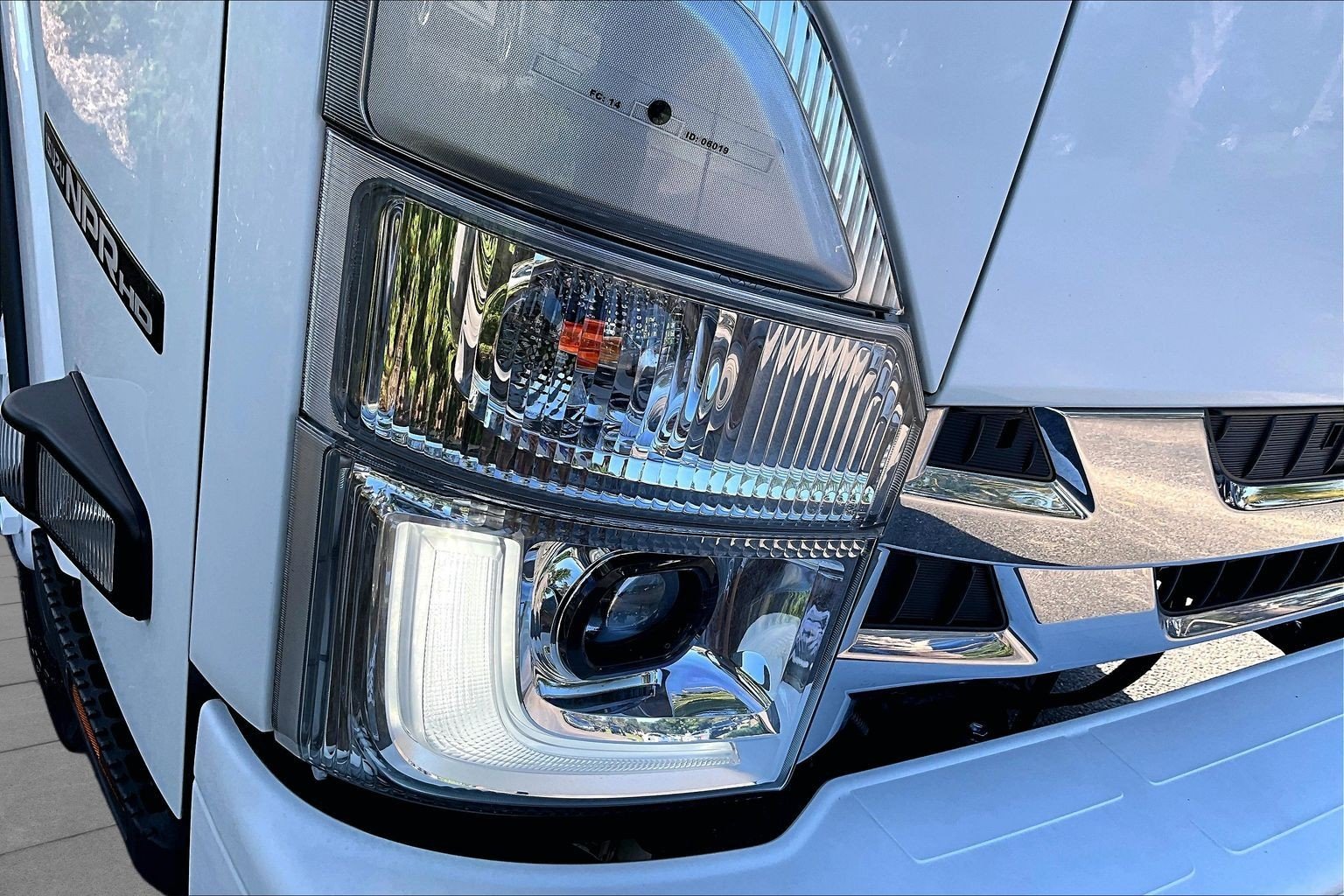 Used 2024  ISUZU  image 25