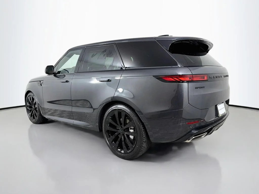 New 2026 Carpathian Grey Land Rover Dynamic SE image 7
