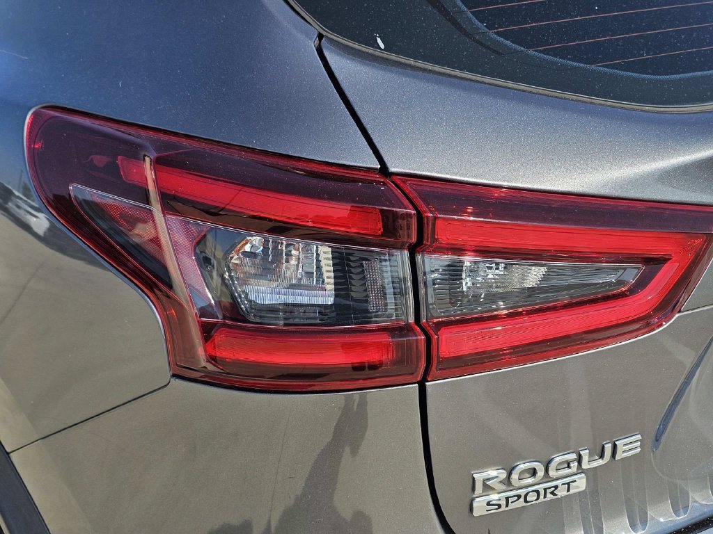 Used 2020 Gray Nissan SL image 11