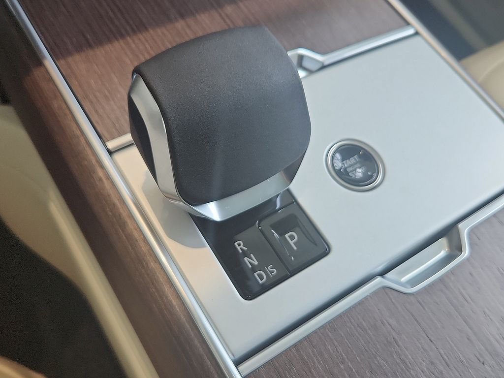 New 2026 Varesine Blue Land Rover SE image 7