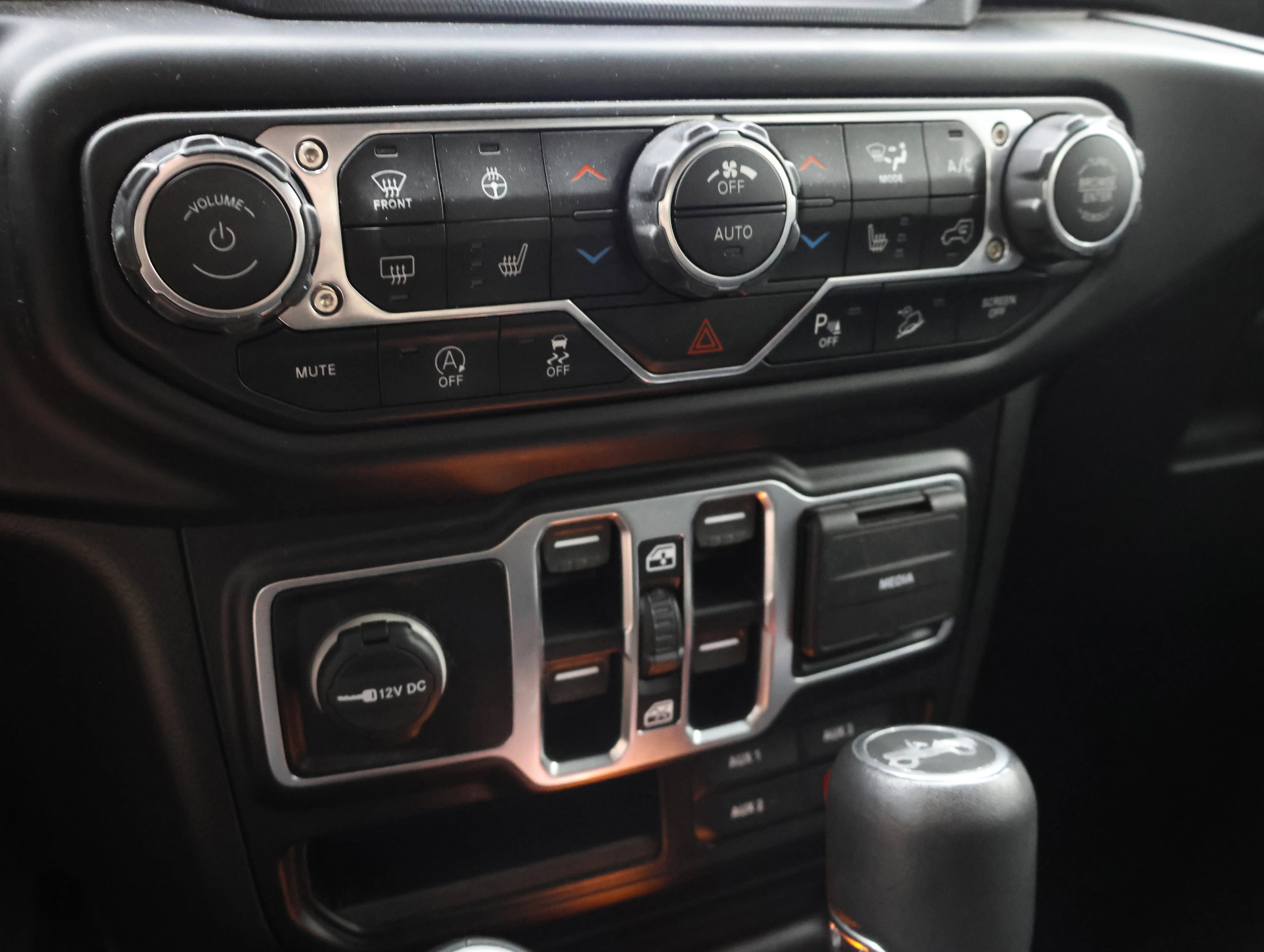 Used 2019 Bright White Clearcoat Jeep Unlimited Sahara image 42