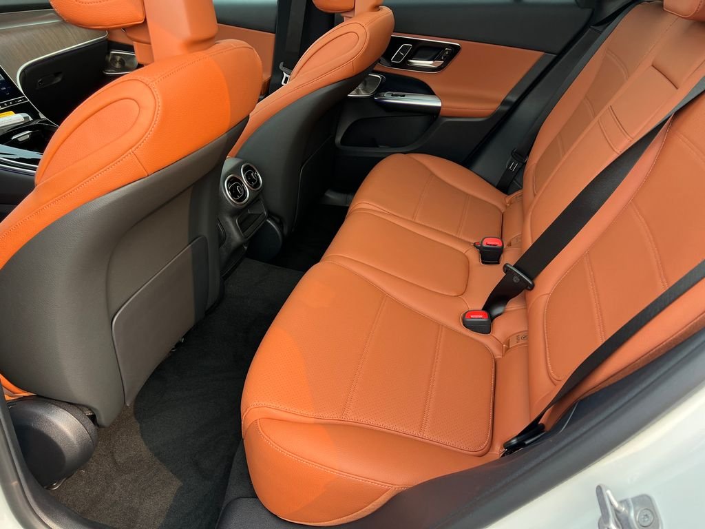 New 2026 Polar White Mercedes-Benz GLC 300 image 23