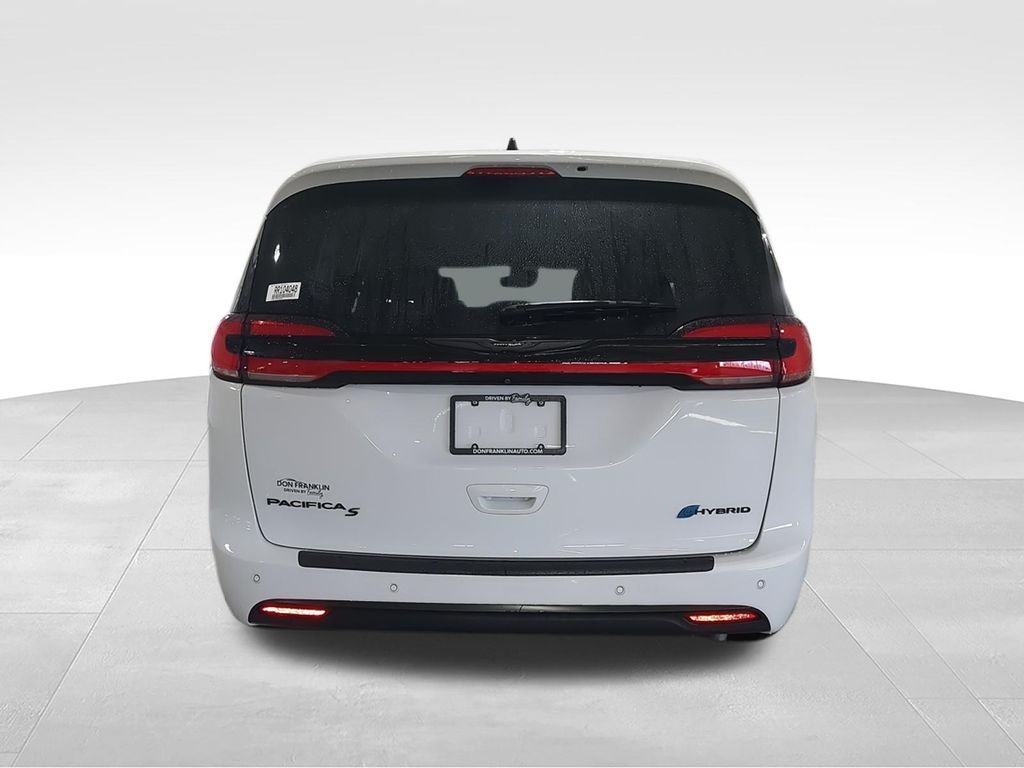 Used 2024 White Chrysler Select image 7