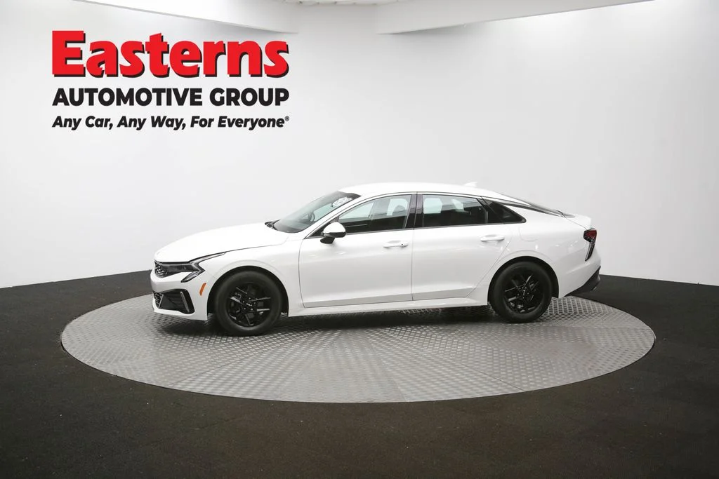 Used 2025 White Kia LXS image 60