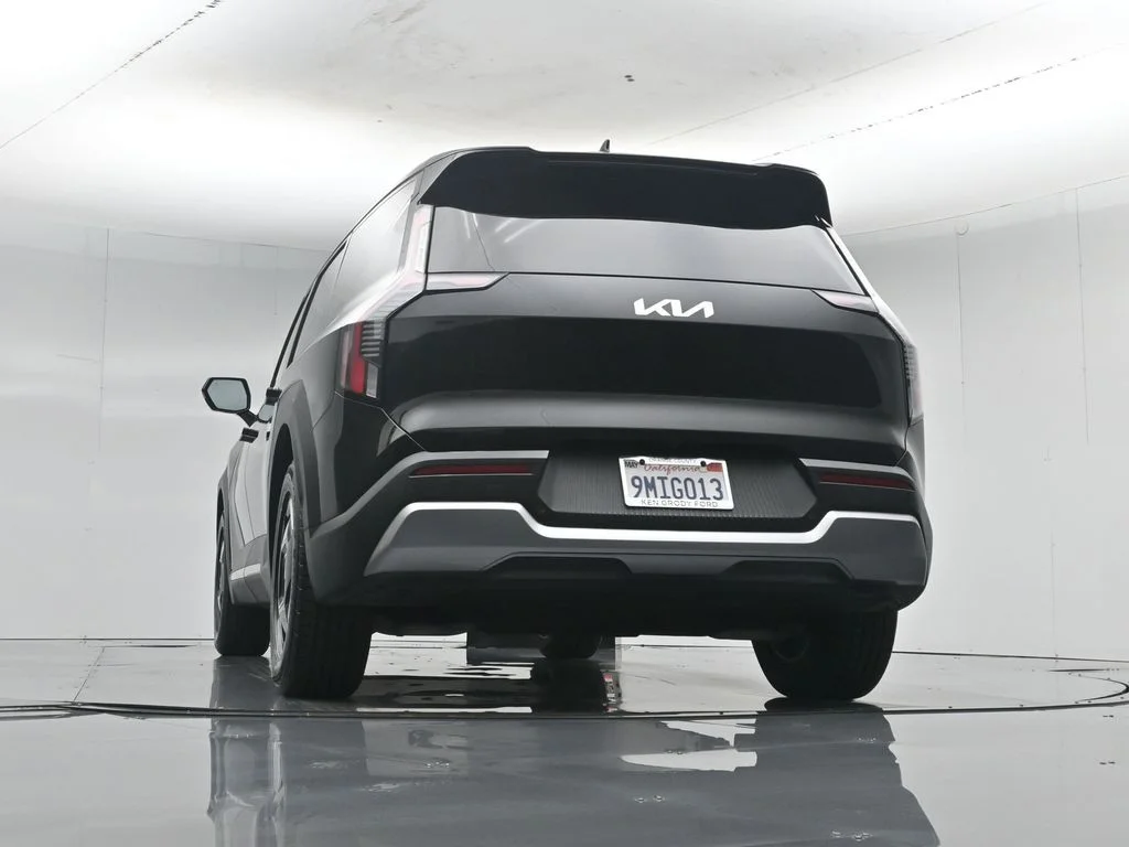 Used 2024 Black Kia Light Long Range image 54
