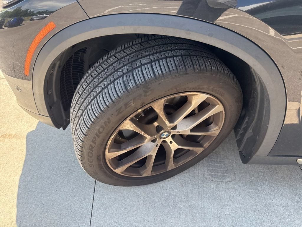 Used 2019 Black Sapphire Metallic BMW xDrive40i image 22