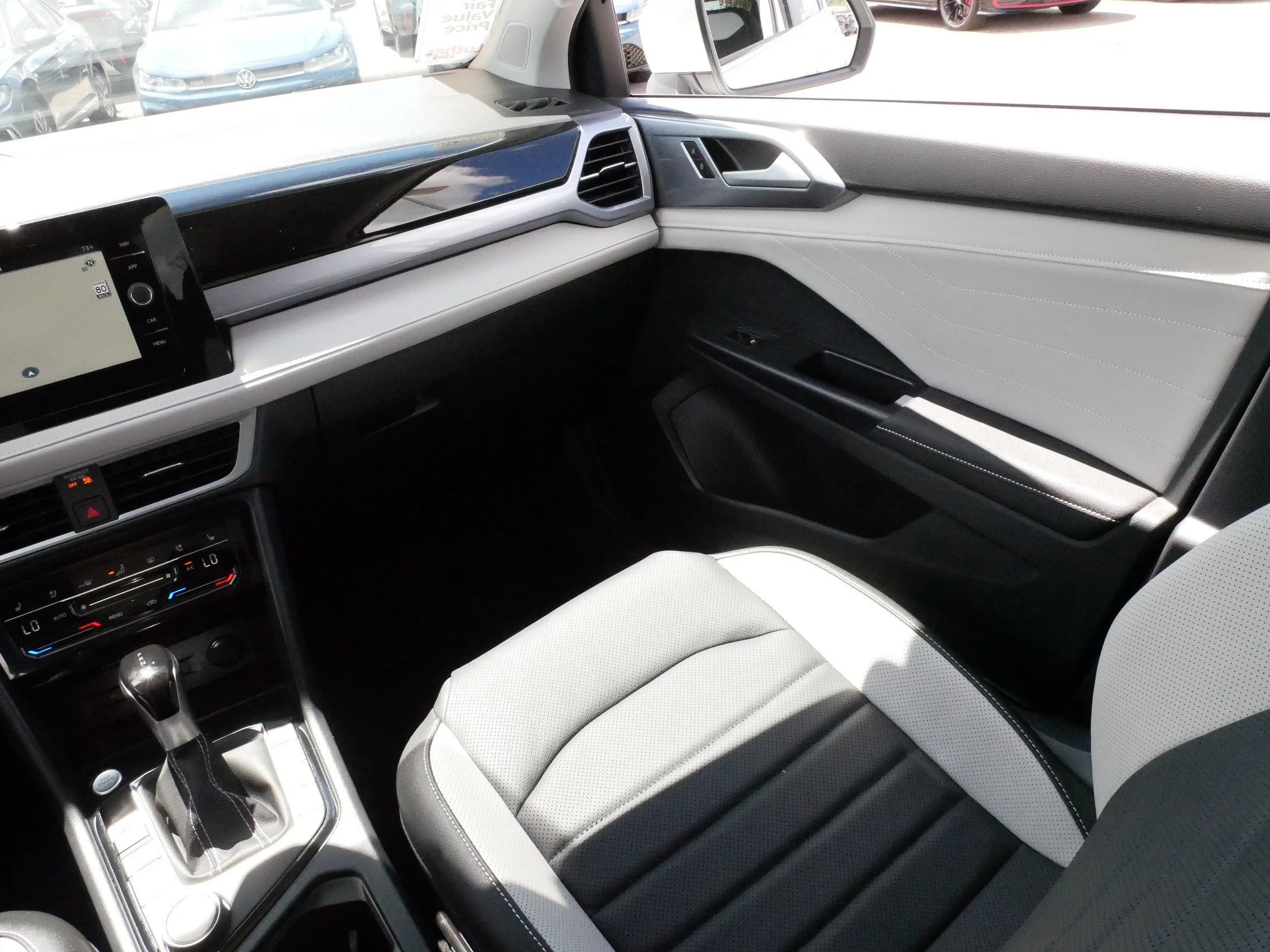 Used 2025 Pure White Volkswagen SEL image 11