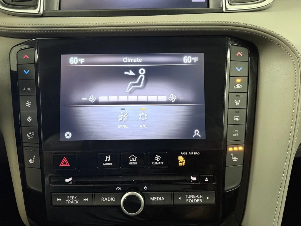 Used 2023 Gray INFINITI LUXE image 18
