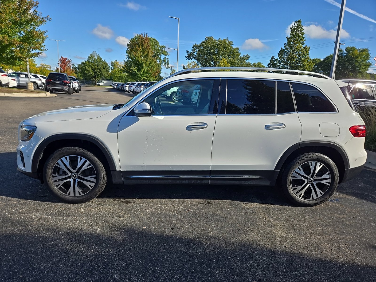 Certified Used 2025 White Mercedes-Benz GLB 250 image 2