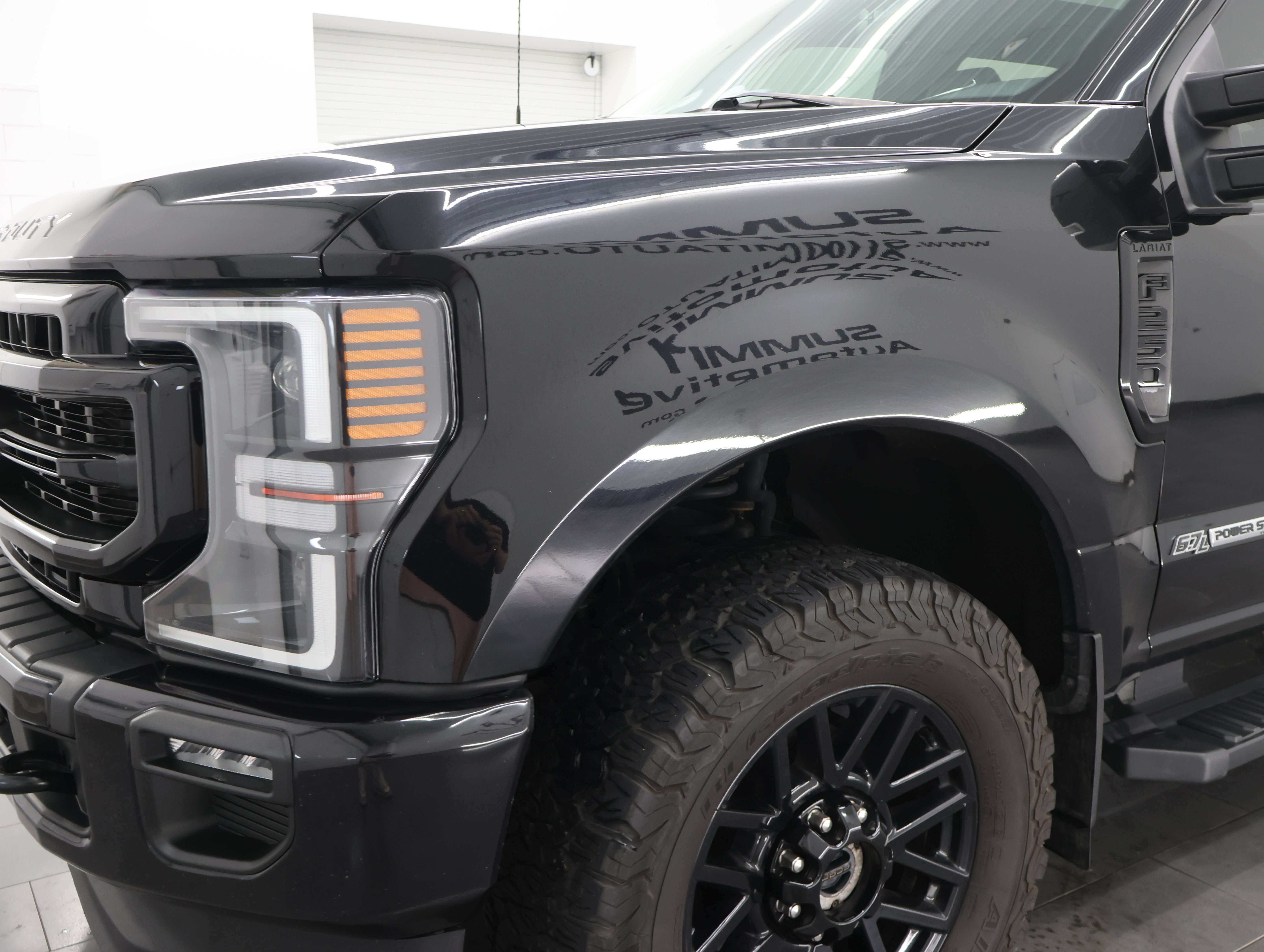 Used 2022 Agate Black Metallic Ford 4x4 Crew Cab Lariat w/Fx4: CREW-SHORT-LARIAT ULTIMATE-BLACK-FX4-6.7L DIESEL-NAV-PANO image 34