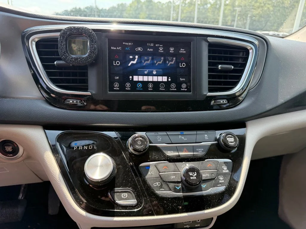 Used 2020 Silver Chrysler Touring L image 9