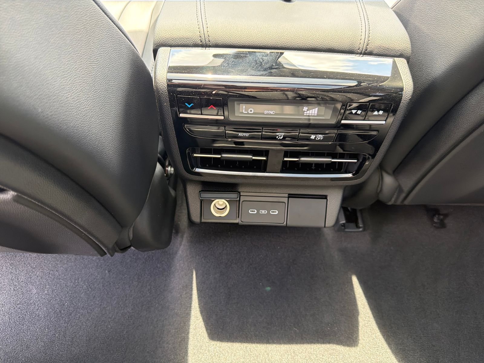 New 2026 Solar Silver Metallic Acura Base image 25