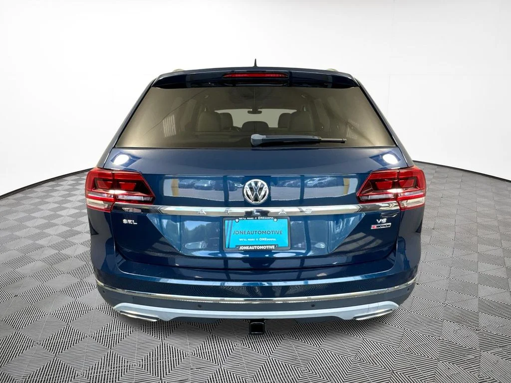 Used 2018 Blue Volkswagen SEL image 10