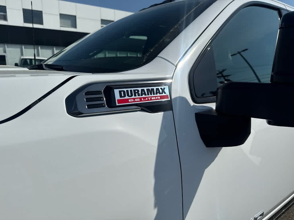 New 2026 Summit White GMC AT4 image 9