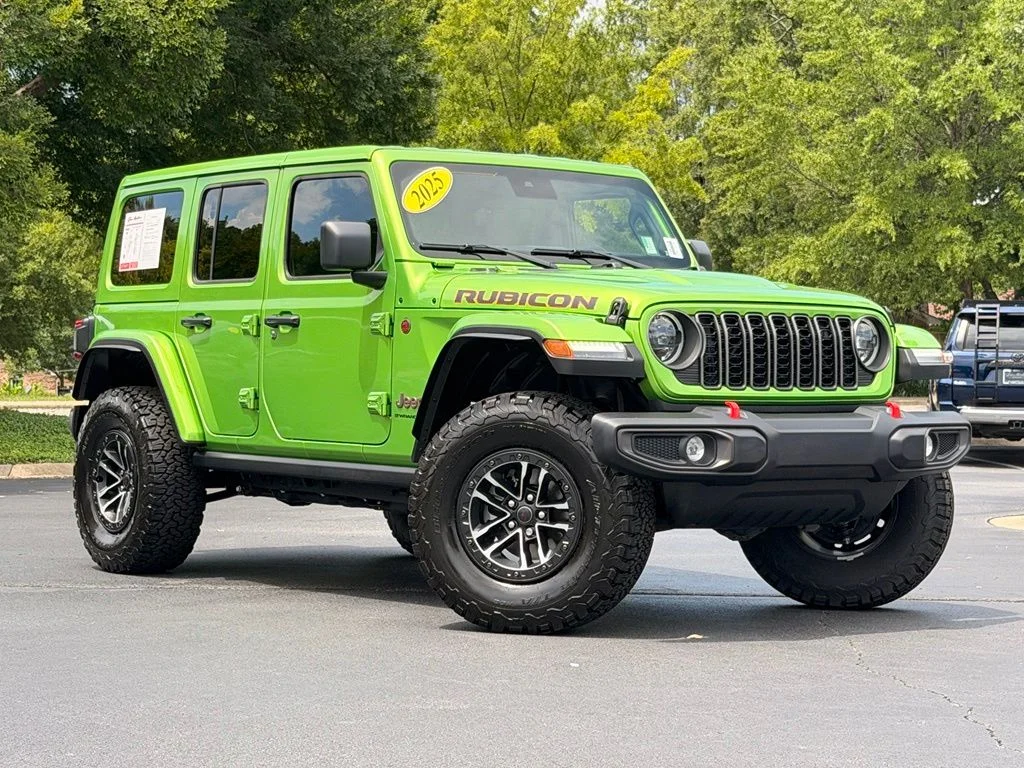 Used 2025  Jeep Rubicon image 2