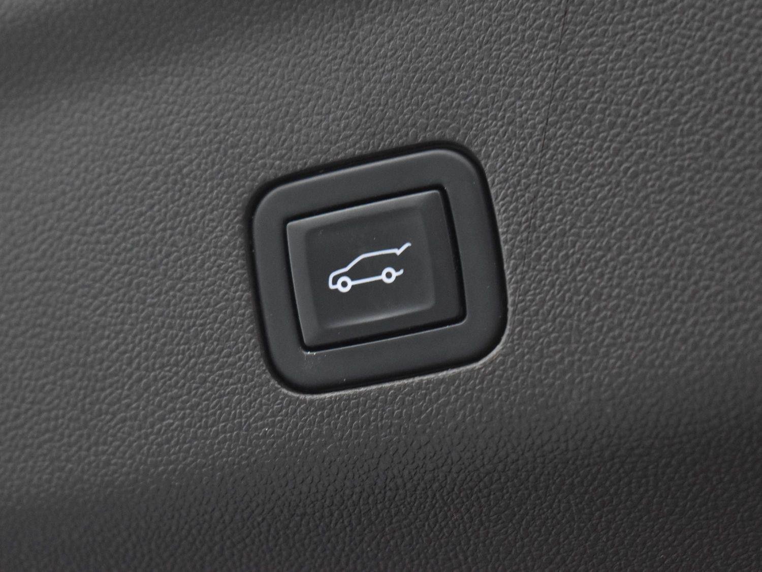 Used 2021 Hunter Metallic GMC Denali image 11