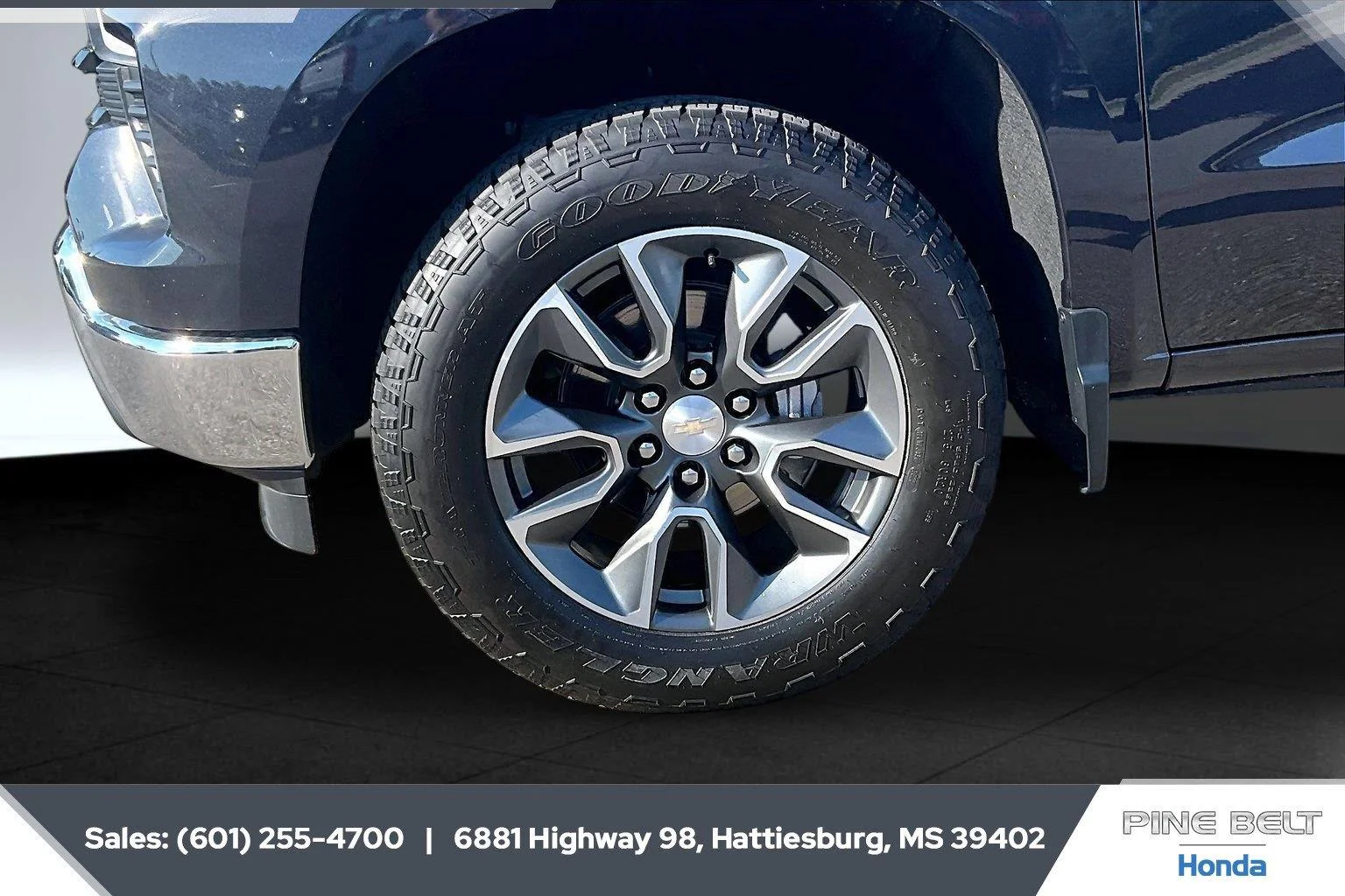 Used 2024 Dark Ash Metallic Chevrolet LT image 7