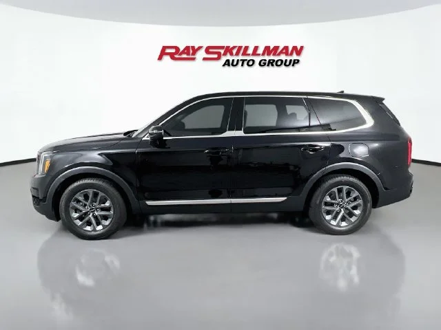 Used 2024 Black Kia LX image 4