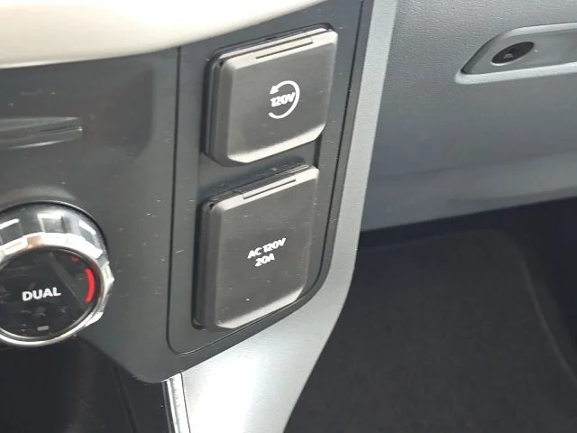 Used 2022 White Ford XLT image 36