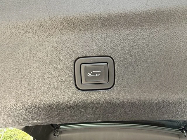 Used 2023 Black Chevrolet Premier image 17