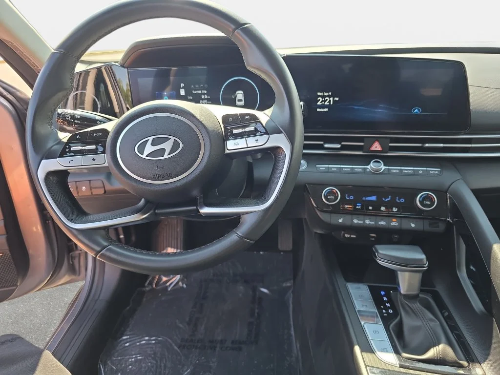 Certified Used 2024 Metal Hyundai Limited image 13