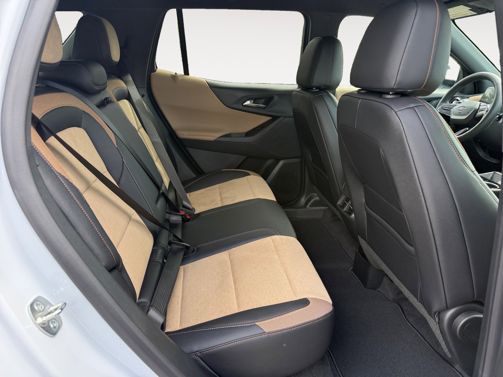 New 2026 Polar White Tricoat Chevrolet FWD ACTIV image 18
