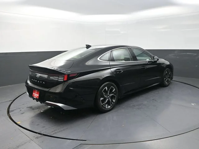 Used 2024 Black Hyundai SEL image 8