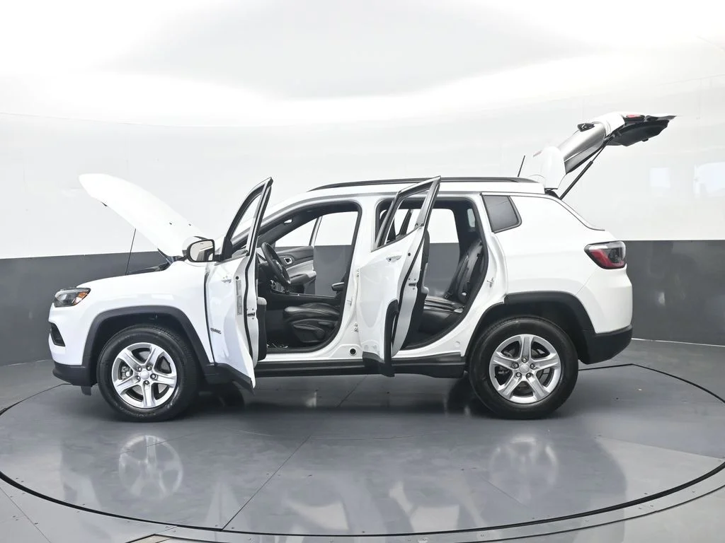 Used 2023 Bright White Clearcoat Jeep Latitude image 69