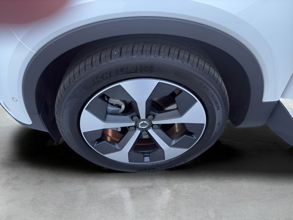 2026 Volvo XC40 Plus - Photo 18