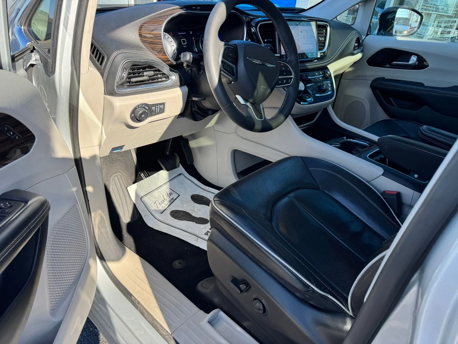 2024 Chrysler Pacifica Limited - Photo 10
