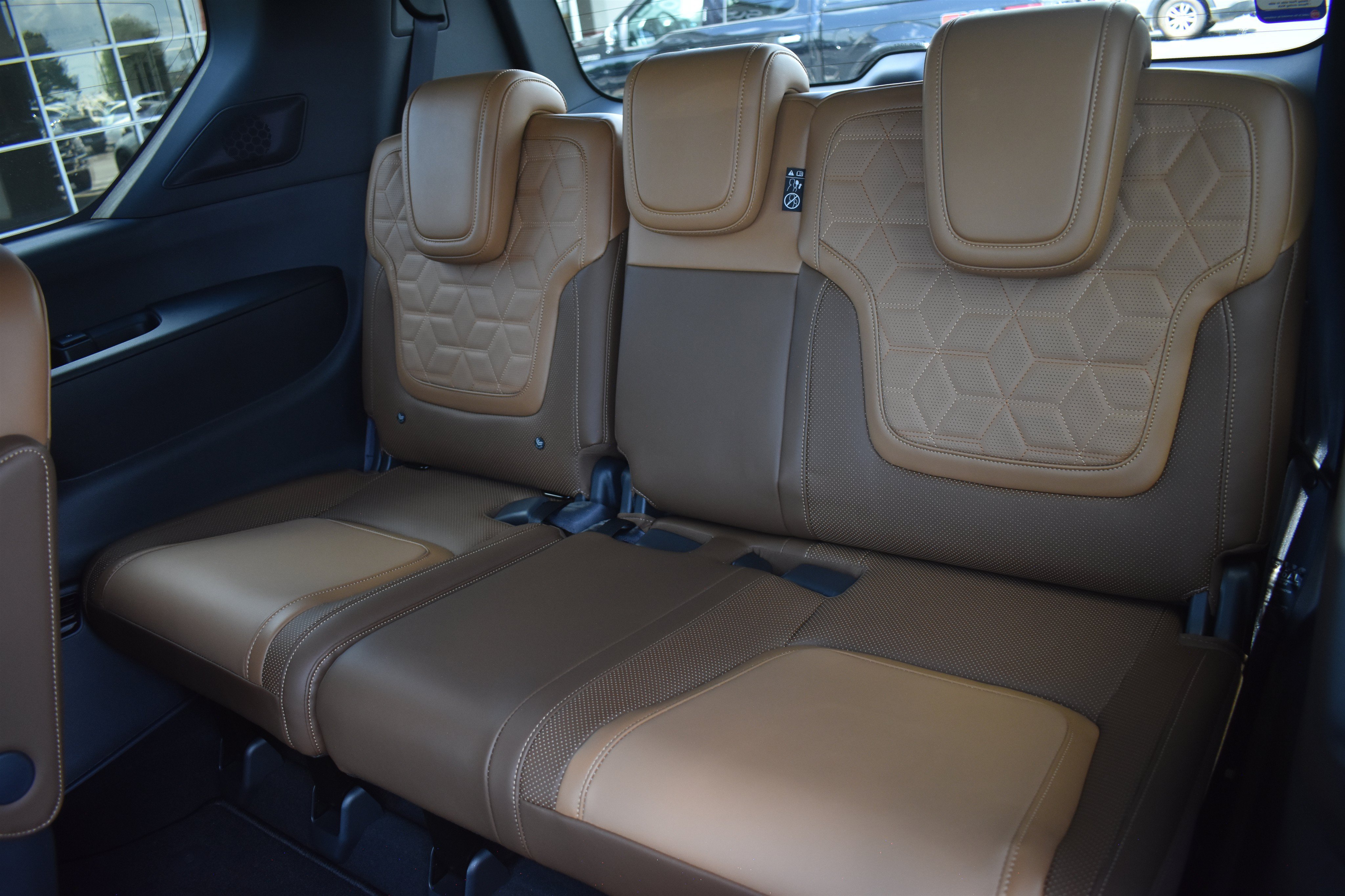 New 2026 Everest White TriCoat / Super Black Two-tone Nissan Platinum Reserve image 16