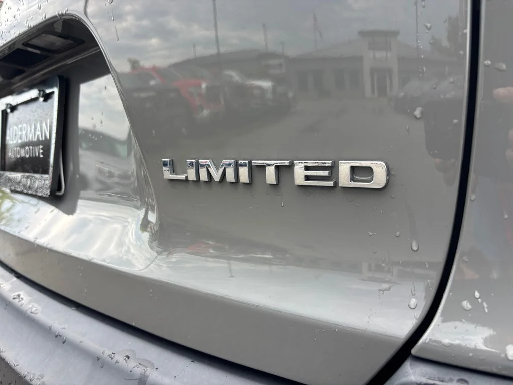 Used 2019 Gray Jeep Limited image 47