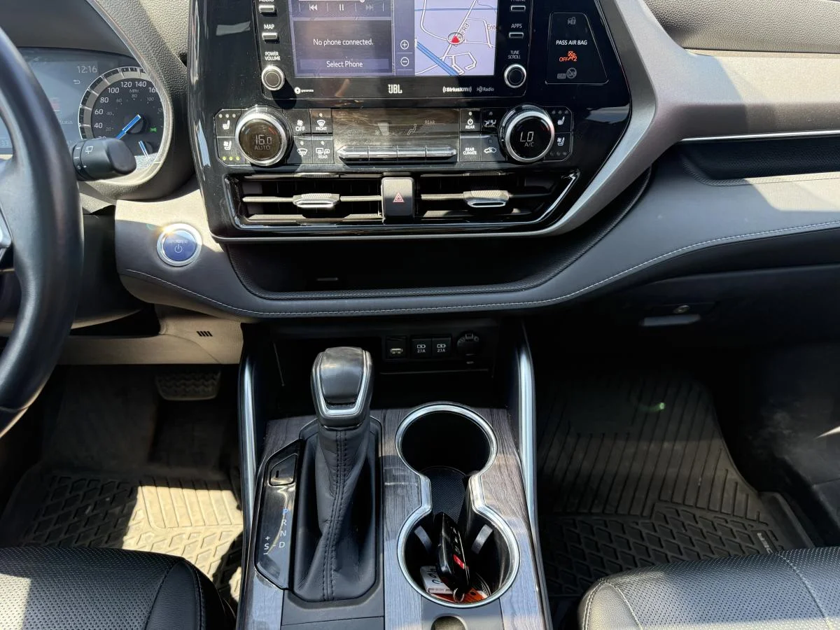 Used 2020 Black Toyota Limited Awd image 23