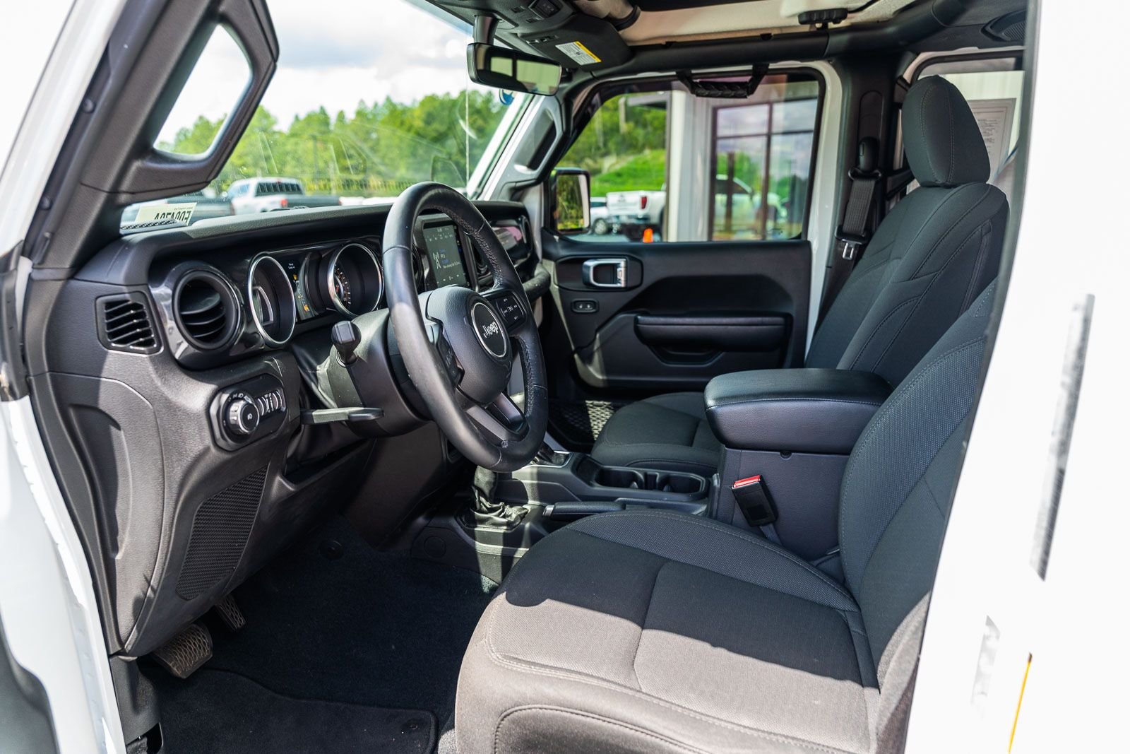 Used 2022 White Jeep Unlimited Sport Altitude image 28