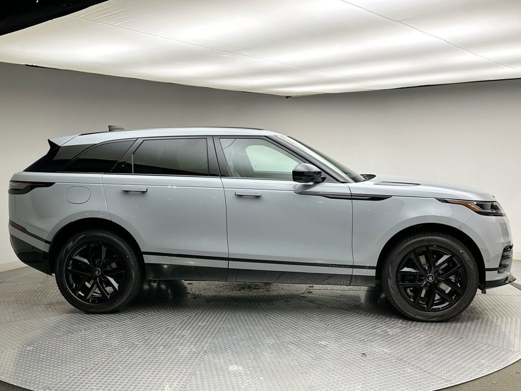 New 2026 Arroios Grey Land Rover P250 Base image 4