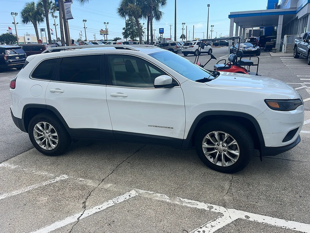 Used 2019 Bright White Clear Coat Jeep  image 2