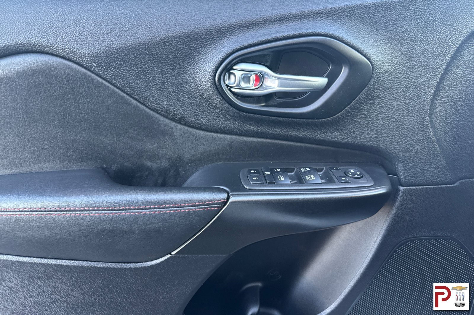 Used 2022 White Jeep Trailhawk image 11
