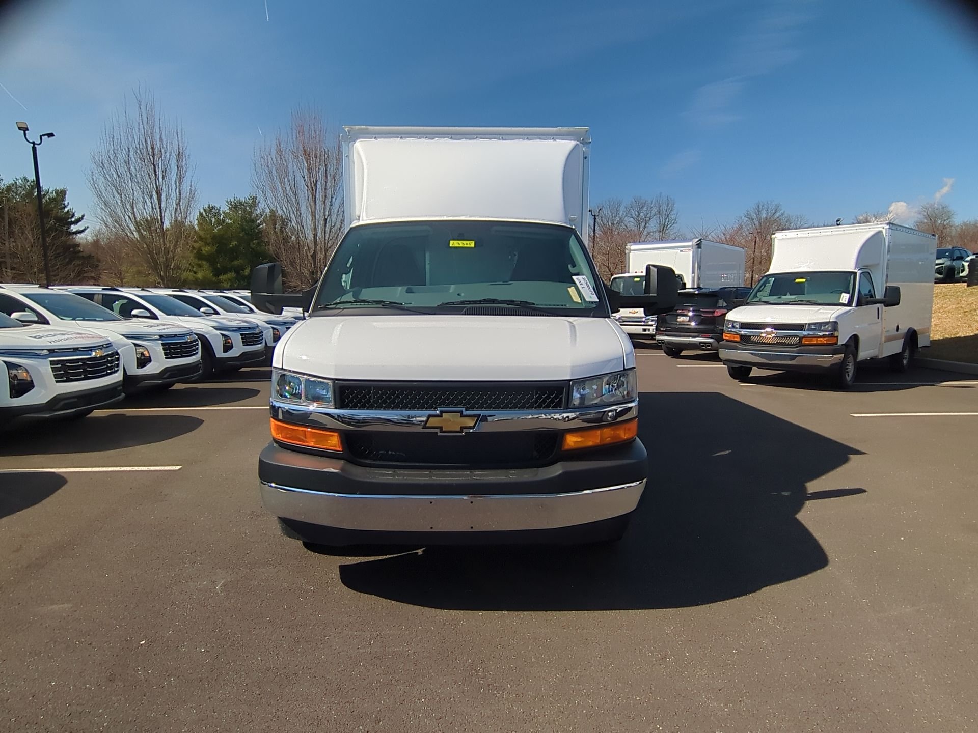 New 2025 Summit White Chevrolet 1WT image 37